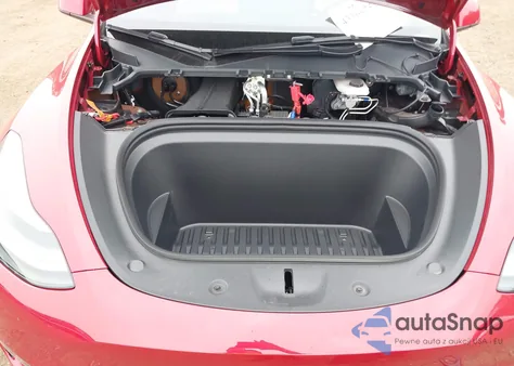 2022 Tesla Model Y Long Range Dual Motor All-Wheel Drive z USA, uszkodzony, nr VIN 7SAYGDEE4NF517341